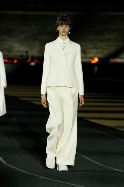Look 19